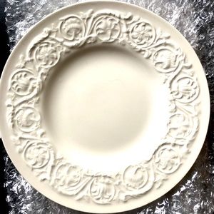 8 Wedgewood Patrician plates